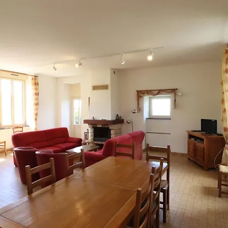 Casa vacanze Maison De Montagne Renovee, 9 Pers, Terrasse, Jardin, Animaux Acceptes, Proche Activites Plein Air - Fr-1-742-324